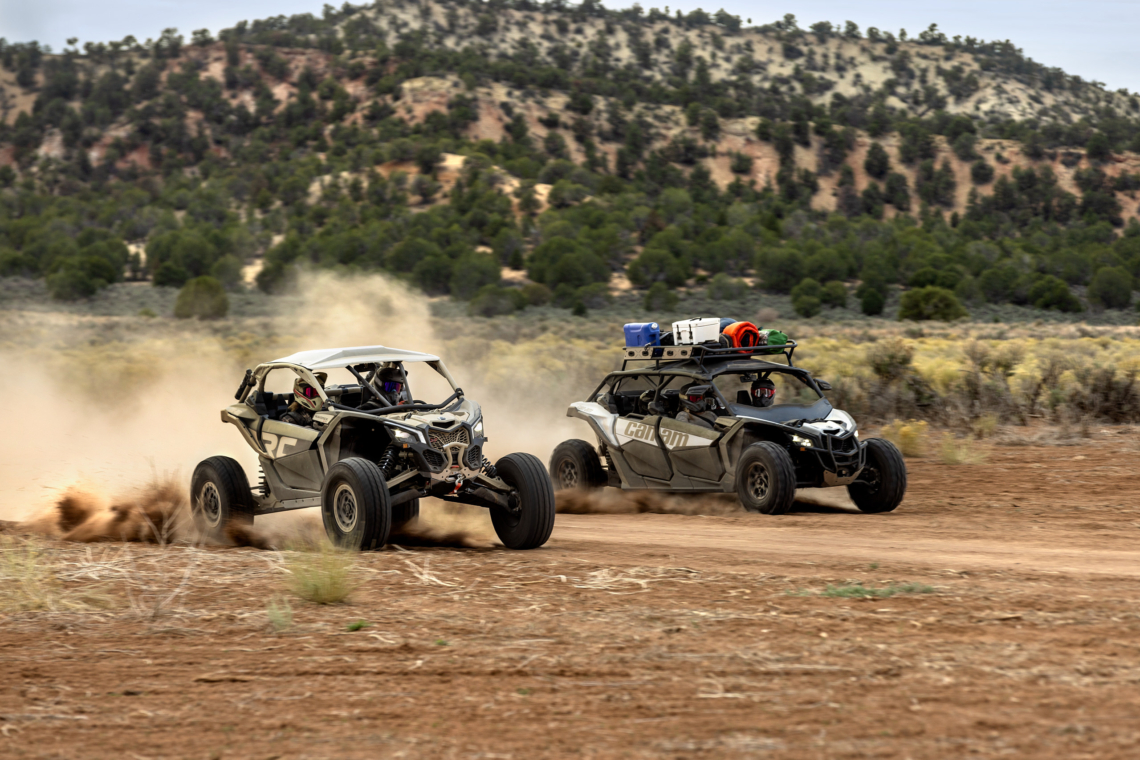 Can-Am Maverick X3 SSV (Modell 2023) Family in Action